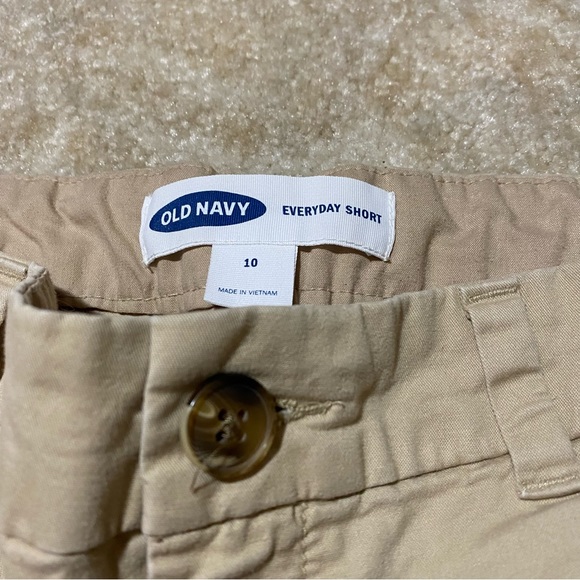 Old Navy Everyday Short Khaki Shorts 10 - Picture 2 of 8